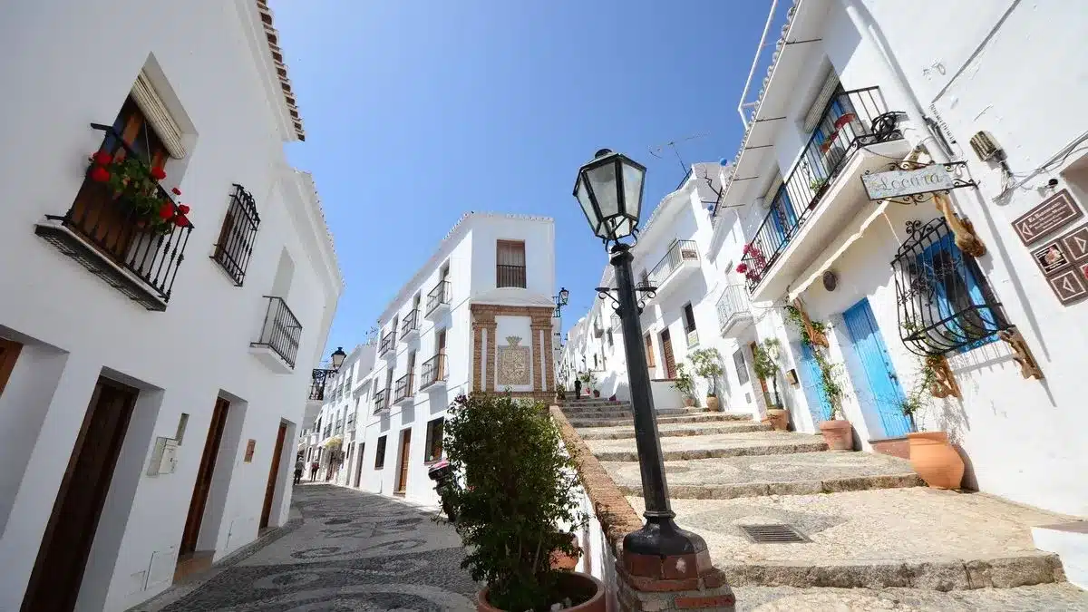 Dostawa samochodu w Frigiliana – Bahia Sexi