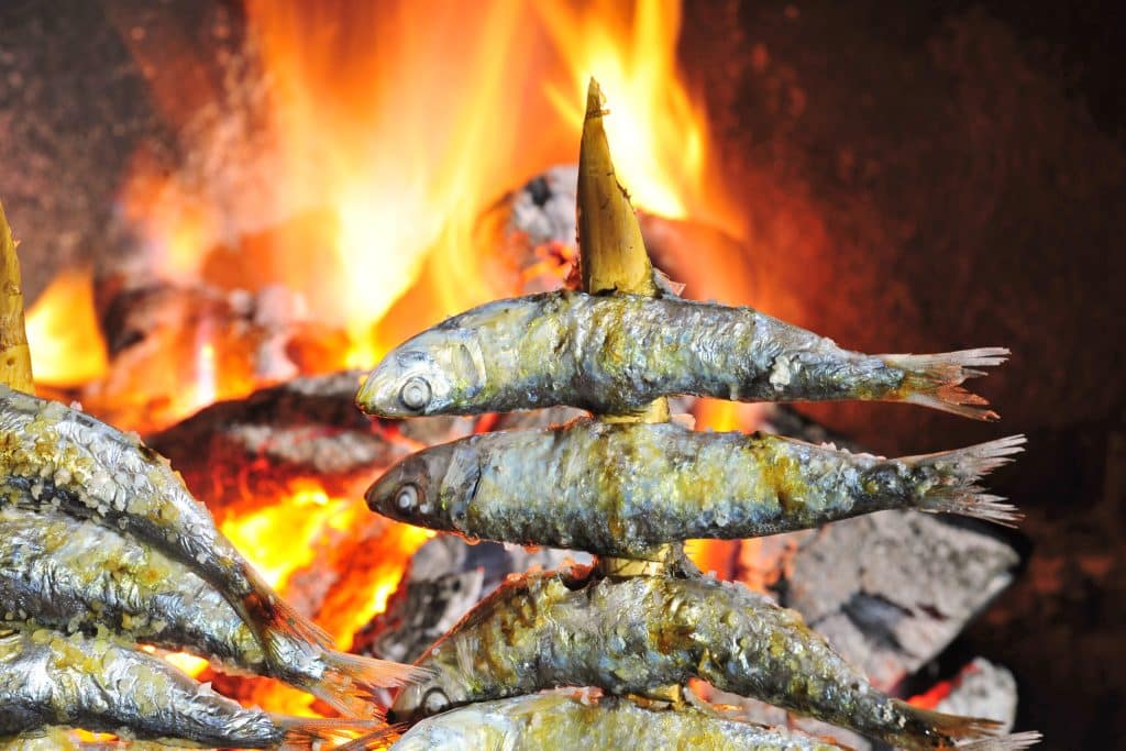 Pescaíto frito con boquerones, un clásico culinario de la Costa del Sol