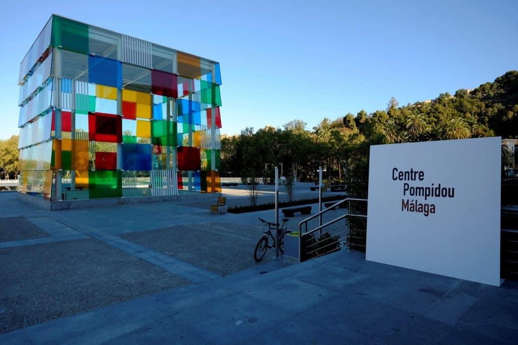 El Cubo del Centre Pompidou Málaga en Muelle Uno, junto al puerto